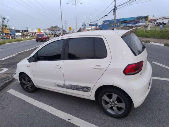 VOLKSWAGEN-FOX-2015