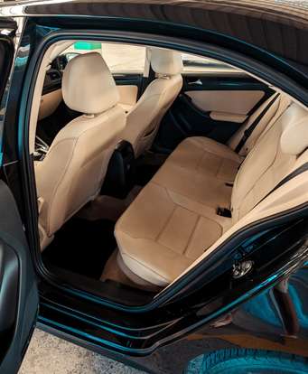 VOLKSWAGEN-JETTA-2011