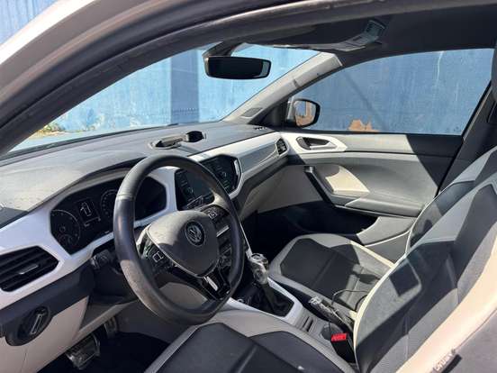 VOLKSWAGEN-T-CROSS-2019