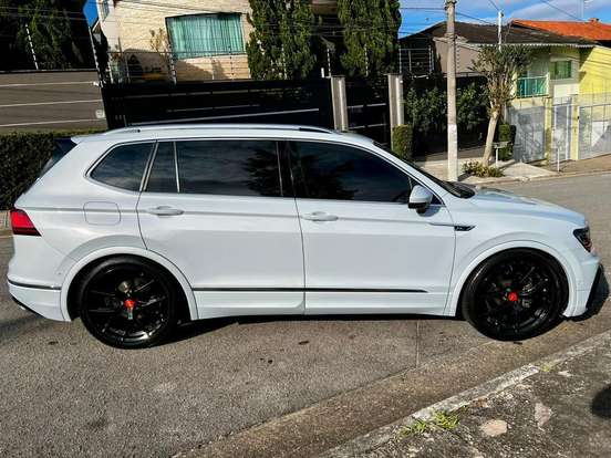 VOLKSWAGEN-TIGUAN-2018