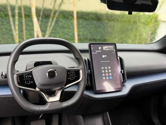 VOLVO-EX30-2024