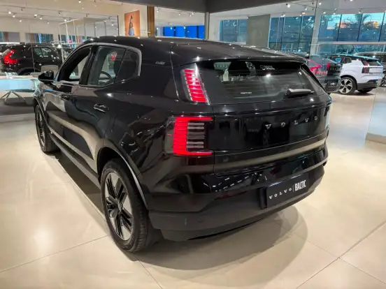 VOLVO-EX30-2024
