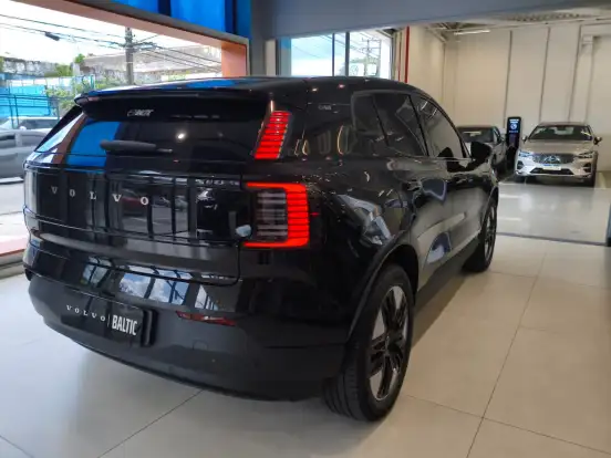 VOLVO-EX30-2024