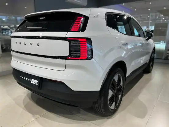VOLVO-EX30-2024