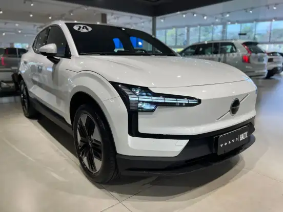 VOLVO-EX30-2024