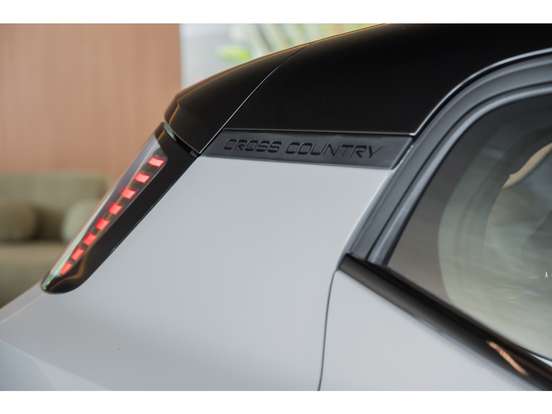 VOLVO-EX30-2025