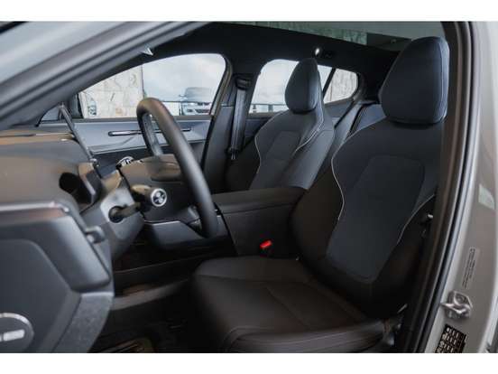 VOLVO-EX30-2025