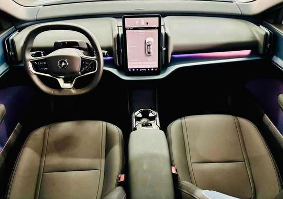 VOLVO-EX30-2025