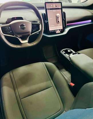 VOLVO-EX30-2025