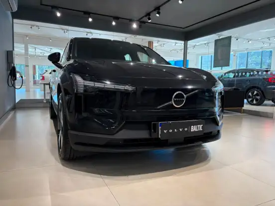 VOLVO-EX30-2024