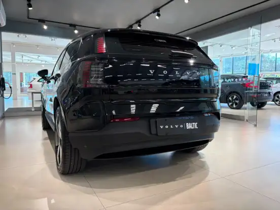 VOLVO-EX30-2024
