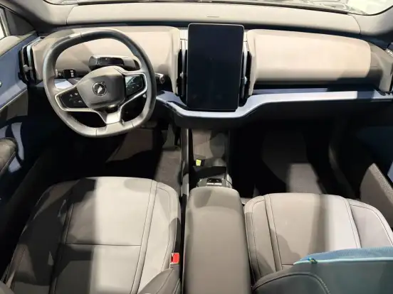 VOLVO-EX30-2024