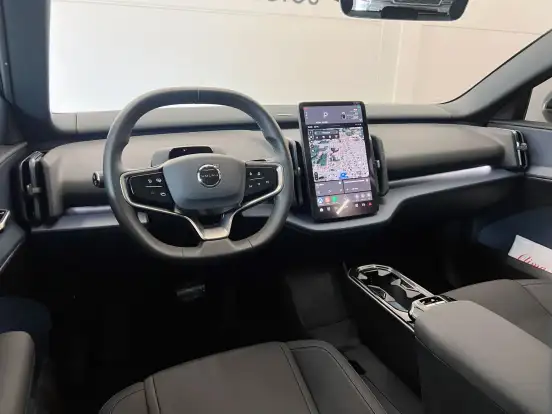 VOLVO-EX30-2024