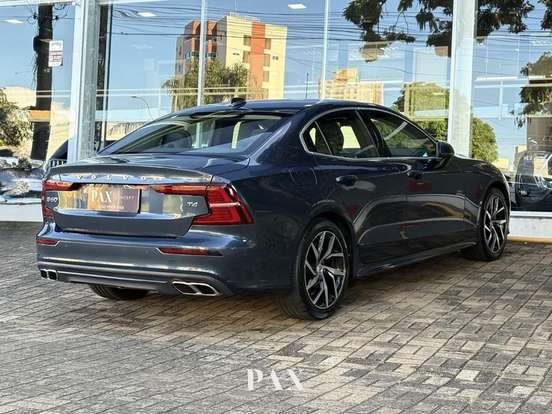 VOLVO-S60-2.0 T4 MOMENTUM GASOLINA 4P AUTOMÁTICO VOLVO-S60-2019