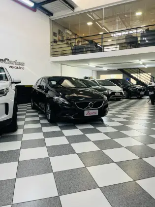 VOLVO V40 2.0 T4 KINETIC GASOLINA 4P AUTOMÁTICO