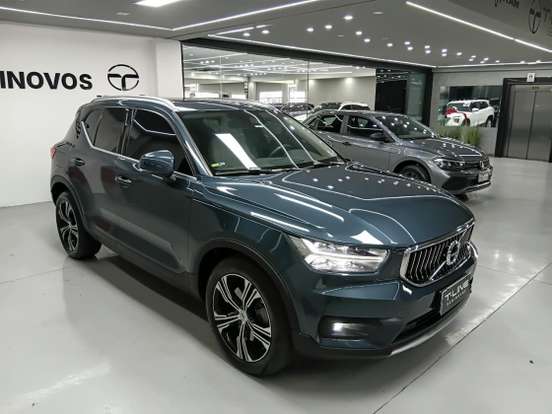 VOLVO-XC40-2020