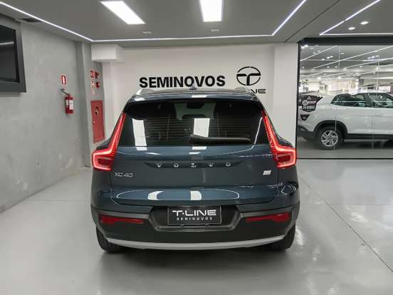 VOLVO-XC40-2020