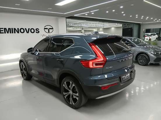 VOLVO-XC40-2020