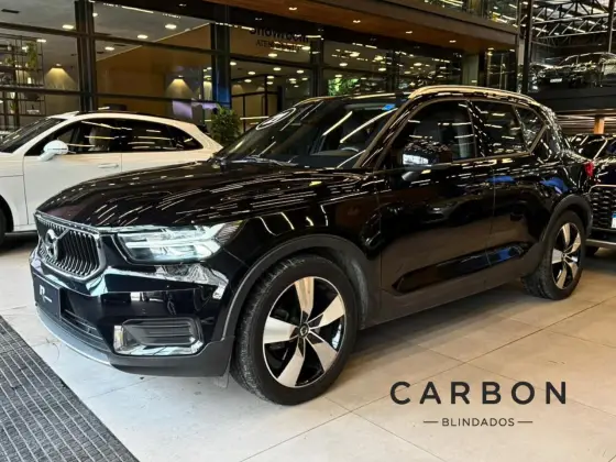 VOLVO XC40 2.0 T4 GASOLINA MOMENTUM GEARTRONIC