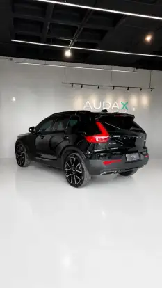 VOLVO-XC40-2019