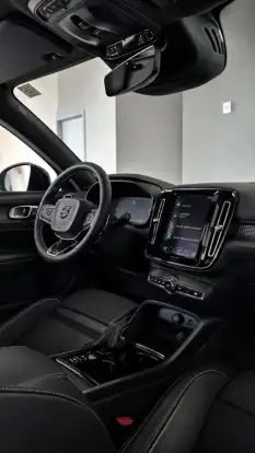 VOLVO-XC40-2019