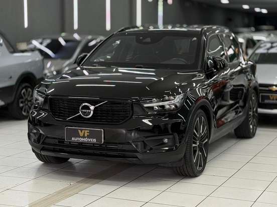 VOLVO-XC40-2019
