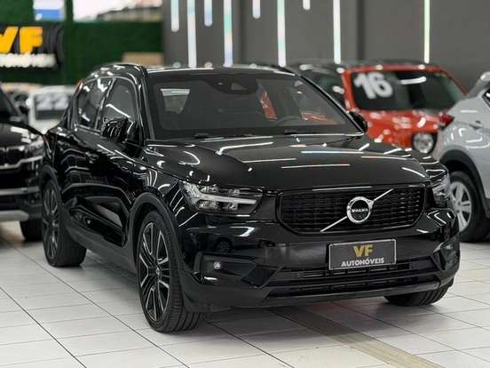 VOLVO-XC40-2019