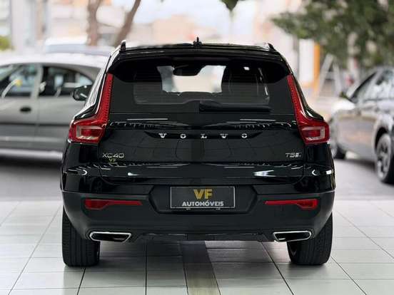 VOLVO-XC40-2019