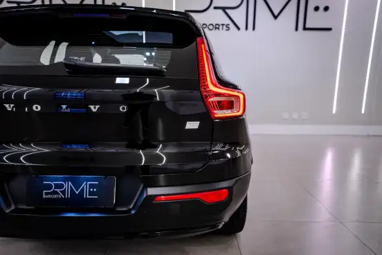 VOLVO-XC40-2022