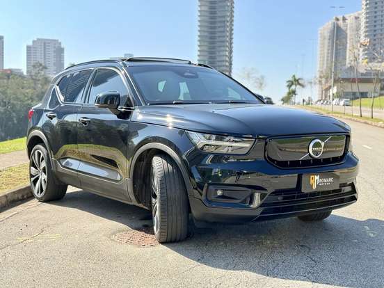 VOLVO-XC40-2022