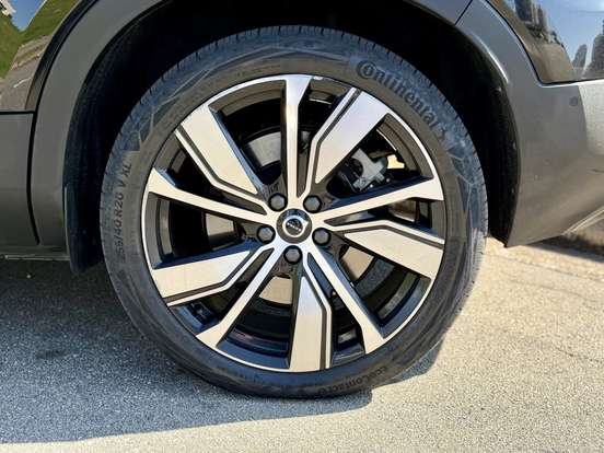 VOLVO-XC40-2022