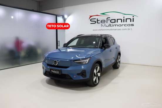 VOLVO-XC40-2023