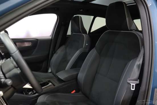 VOLVO-XC40-2023