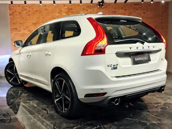VOLVO-XC60-2.0 T6 R DESIGN TURBO GASOLINA 4P AUTOMÁTICO VOLVO-XC60-2015