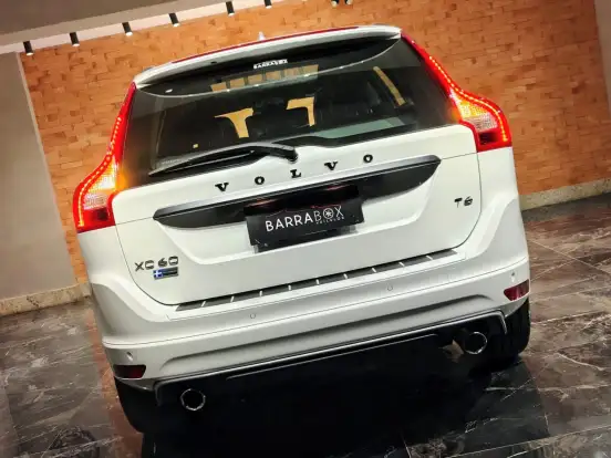 VOLVO-XC60-2.0 T6 R DESIGN TURBO GASOLINA 4P AUTOMÁTICO VOLVO-XC60-2015