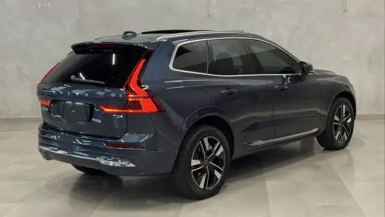 VOLVO-XC60-2025