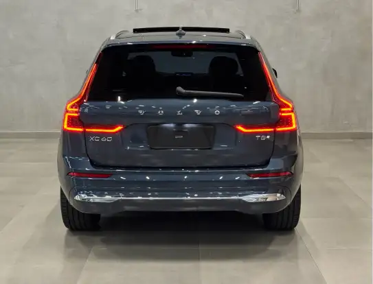 VOLVO-XC60-2025