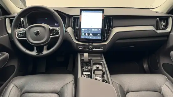 VOLVO-XC60-2025