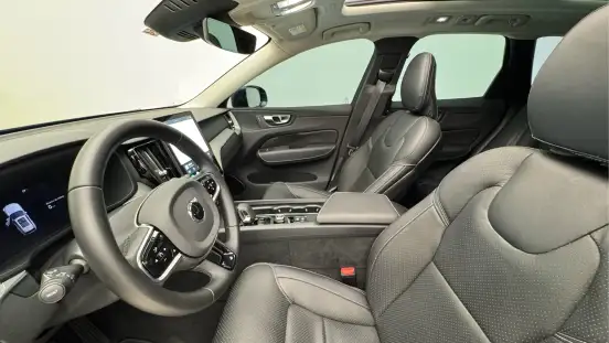 VOLVO-XC60-2025