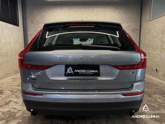 VOLVO-XC60-2.0 T5 GASOLINA MOMENTUM AWD GEARTRONIC VOLVO-XC60-2018