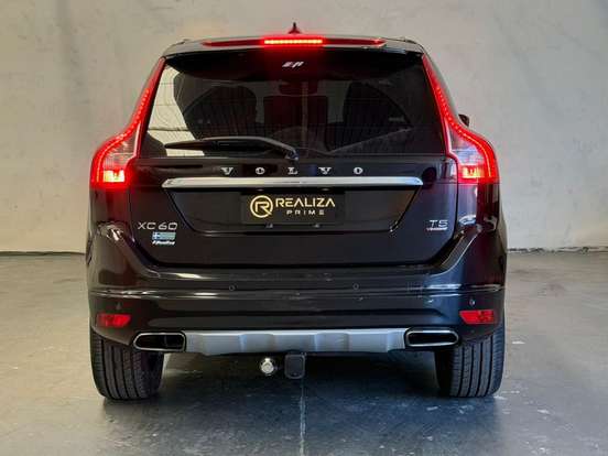 VOLVO-XC60-2015