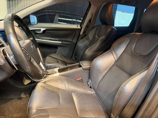 VOLVO-XC60-2015