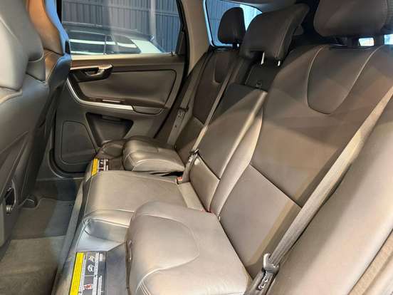 VOLVO-XC60-2015