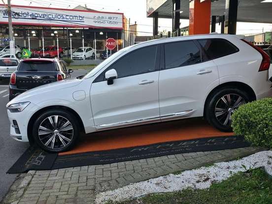VOLVO-XC60-2021