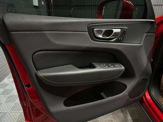 VOLVO-XC60-2022