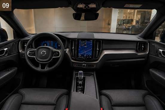 VOLVO-XC60-2023