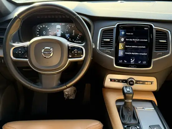 VOLVO-XC90-2019
