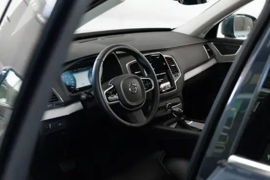 VOLVO-XC90-2020