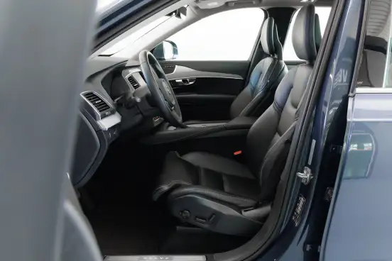 VOLVO-XC90-2020