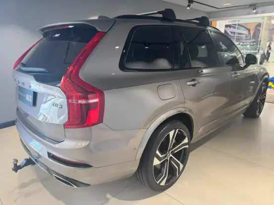 VOLVO-XC90-2019